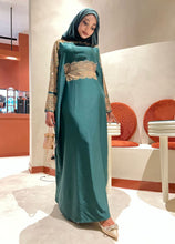 Emerald Serenity – Flowy Green Abaya for Modern Elegance
