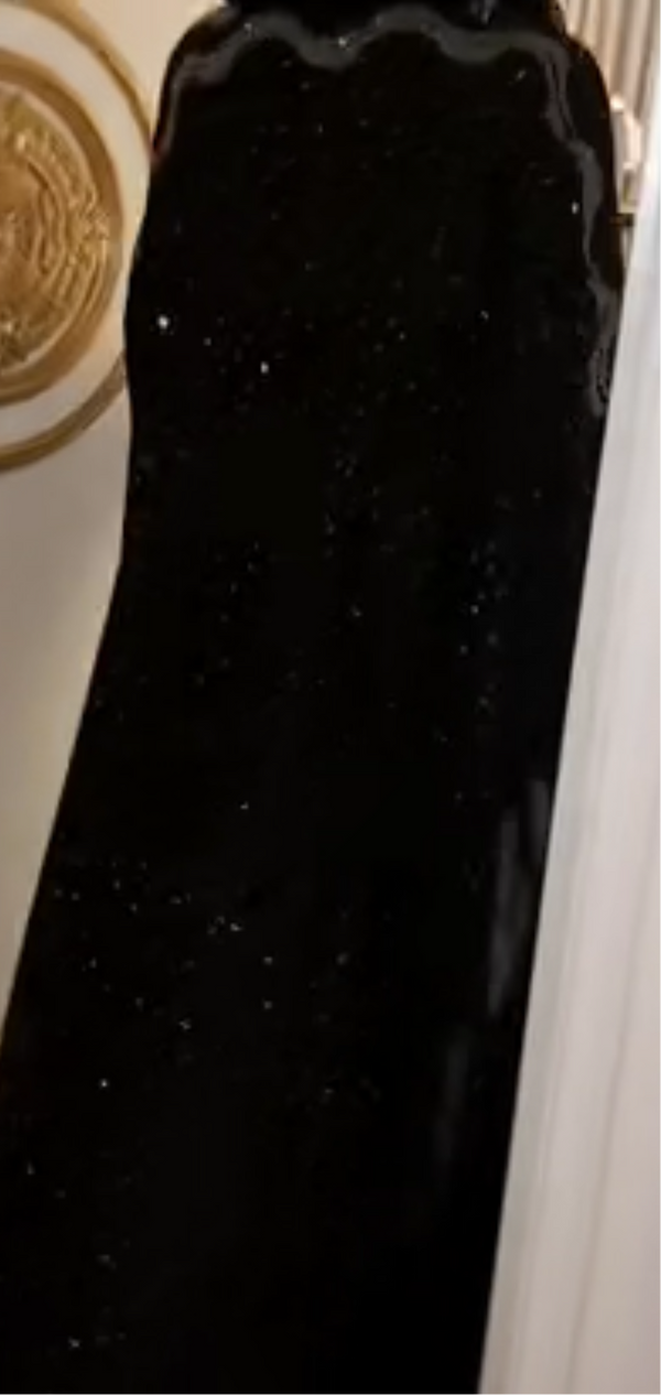 Black Sparkly Abaya – Elegant Evening Wear with Subtle Shine