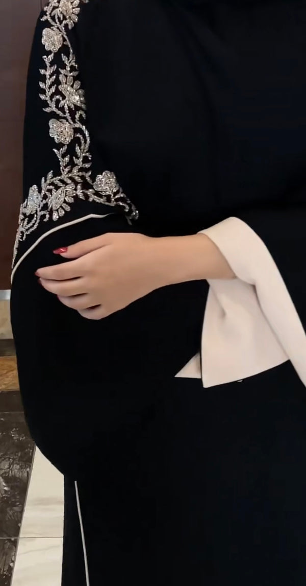 Timeless Noir – Customized Black Abaya for Elegant Modesty