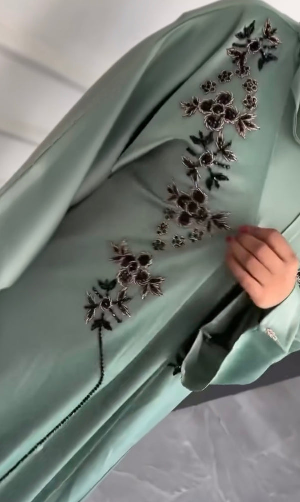 Elegant Green Abaya – A Refreshing Touch of Modest Style