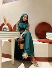 Emerald Serenity – Flowy Green Abaya for Modern Elegance