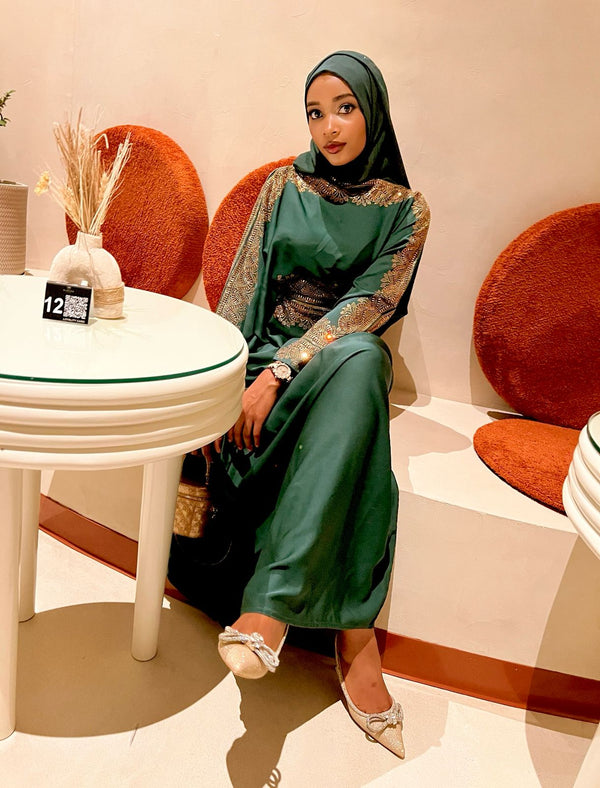 Emerald Serenity – Flowy Green Abaya for Modern Elegance