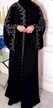 Monochrome Elegance – Customized Black & White Abaya